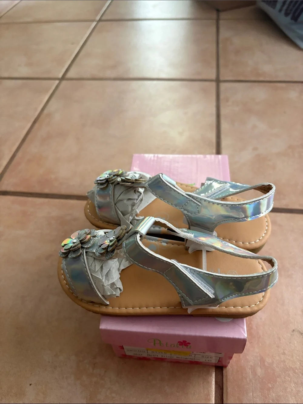 Kids' Iridescent Flower Strap Sandals - Silver